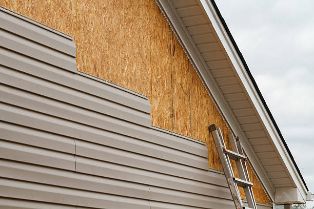 Professional Siding Inspection technician working in Schaefferstown, PA